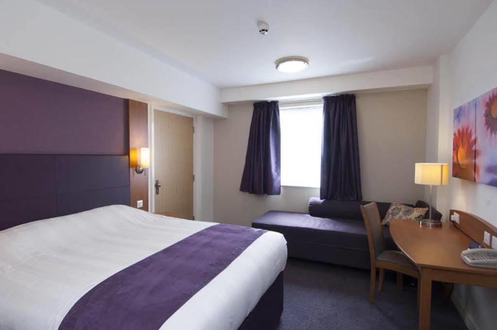 Premier Inn London Dagenham Exteriör bild