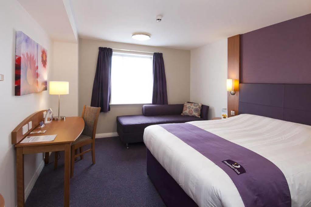 Premier Inn London Dagenham Exteriör bild