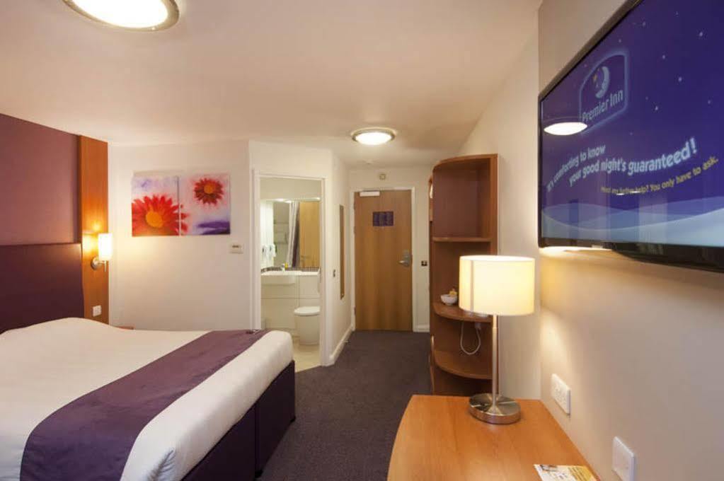 Premier Inn London Dagenham Exteriör bild