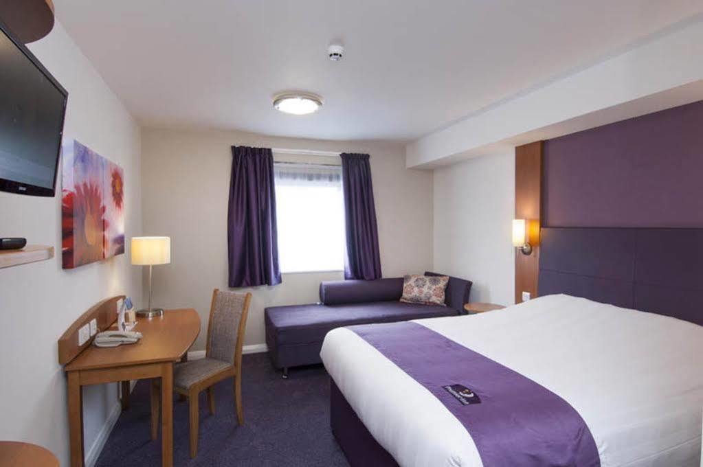 Premier Inn London Dagenham Exteriör bild