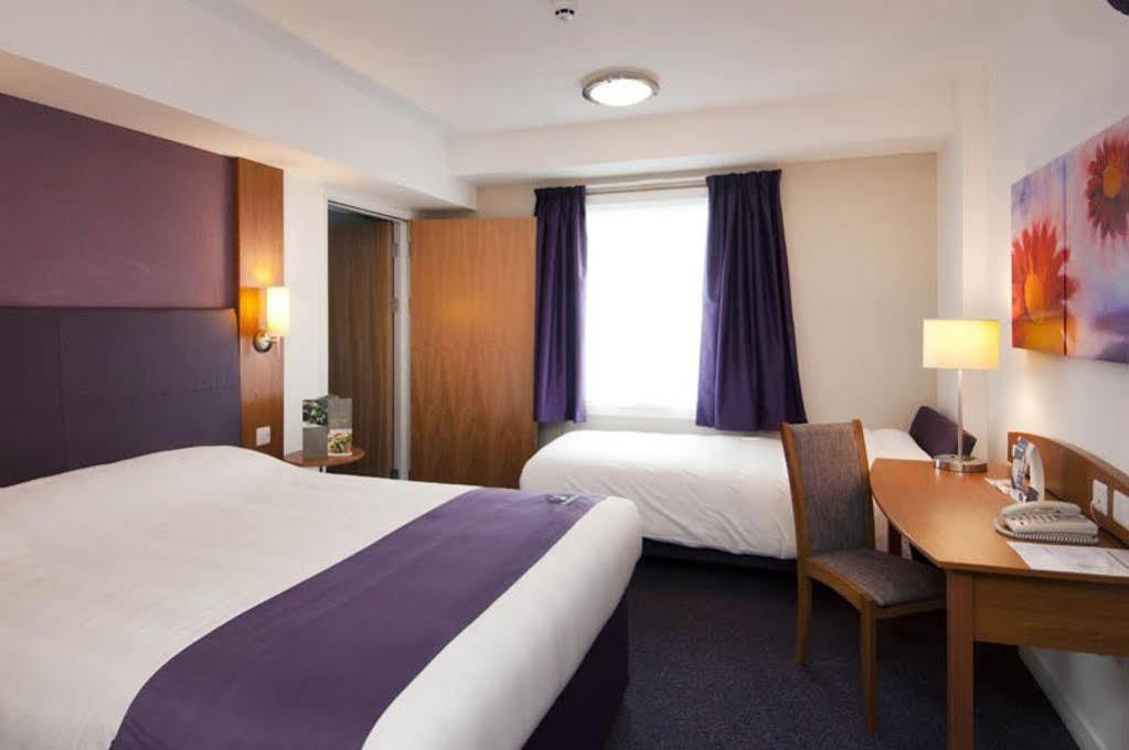 Premier Inn London Dagenham Exteriör bild