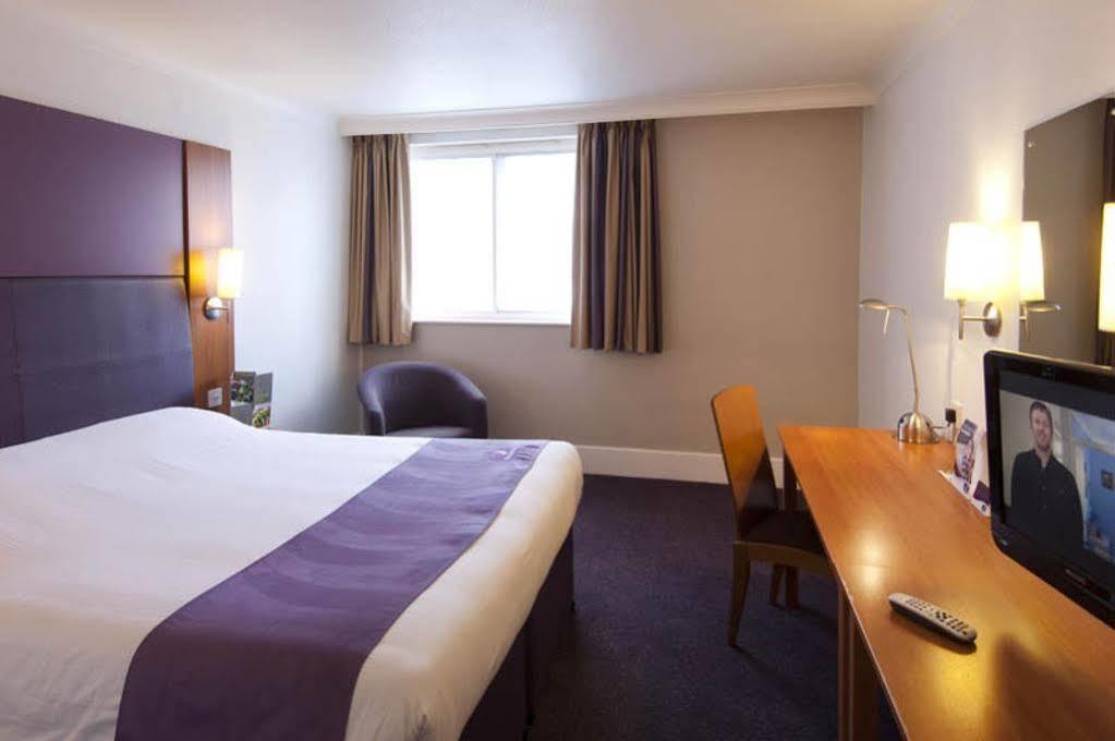 Premier Inn London Dagenham Exteriör bild